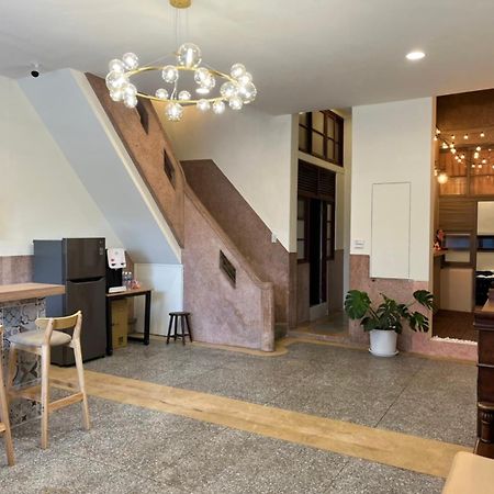 Green Only Homestay Tainan Bagian luar foto