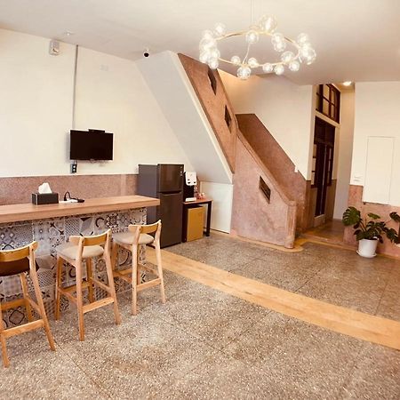 Green Only Homestay Tainan Bagian luar foto