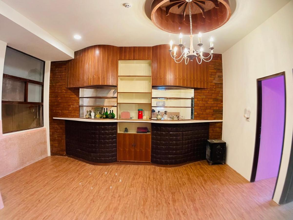 Green Only Homestay Tainan Bagian luar foto