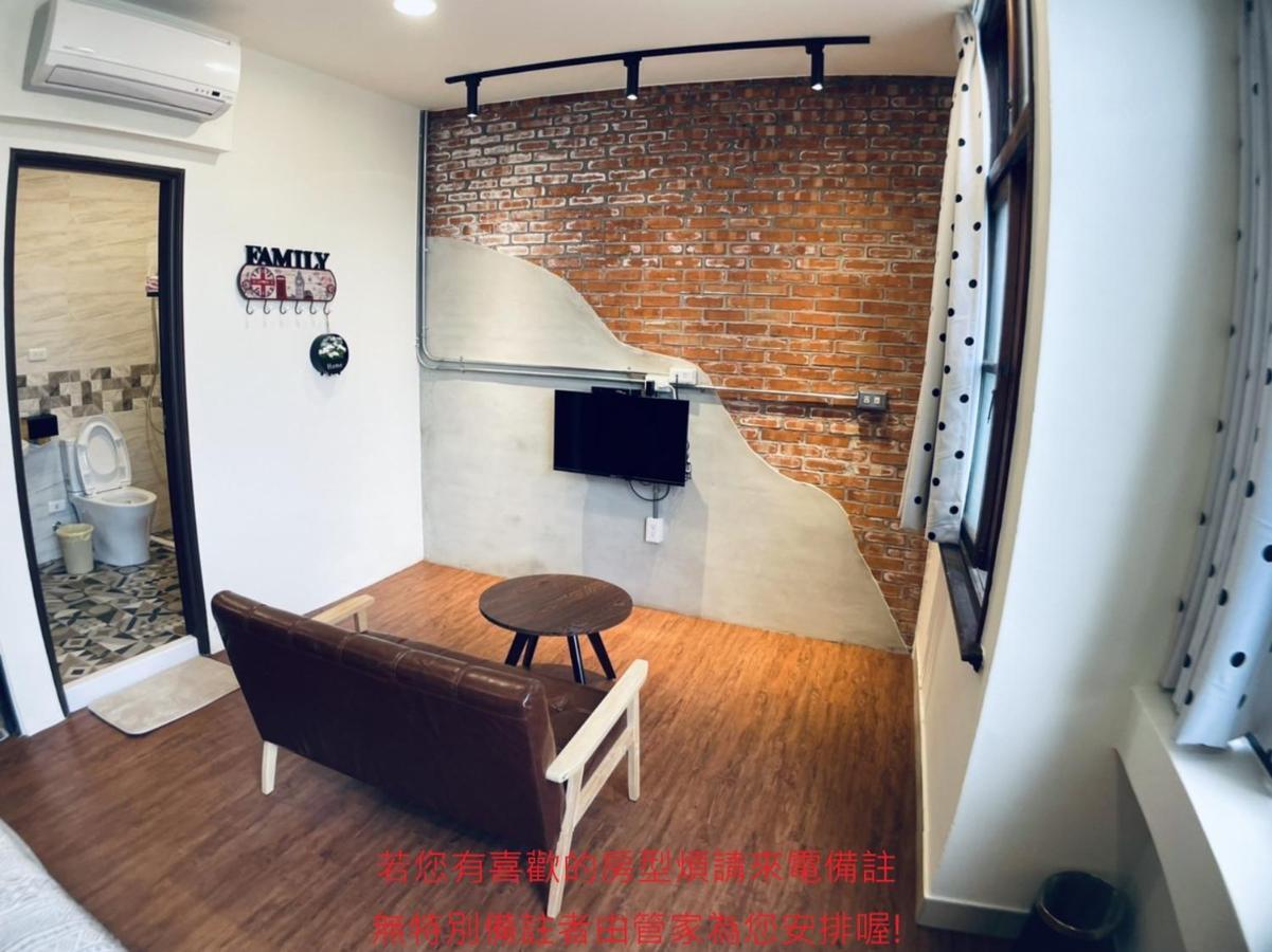 Green Only Homestay Tainan Bagian luar foto