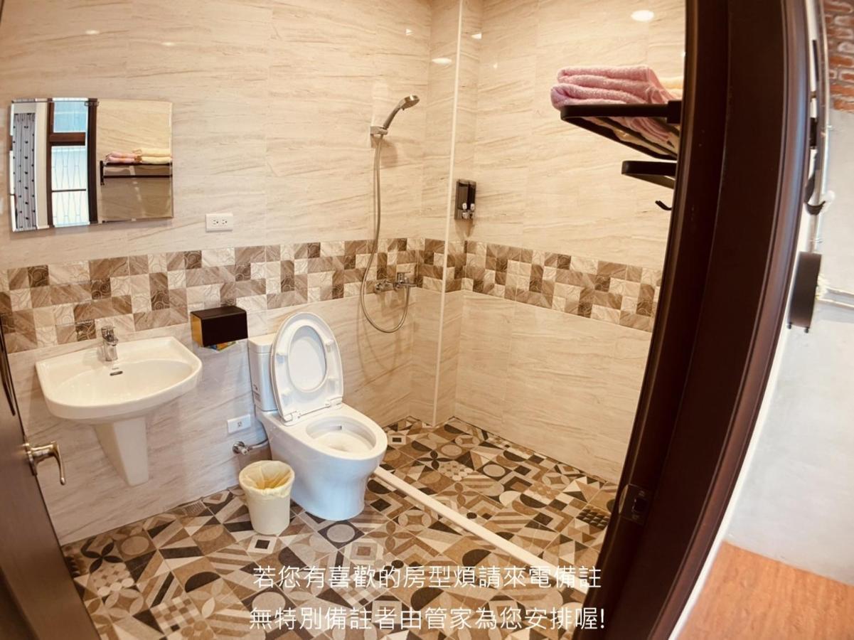 Green Only Homestay Tainan Bagian luar foto