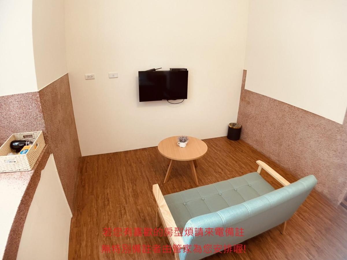 Green Only Homestay Tainan Bagian luar foto